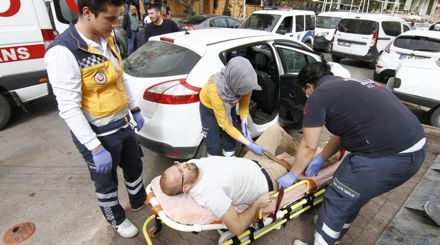 Antalya&rsquo;da Silahlı Alacak Kavgası: 1 Yaralı