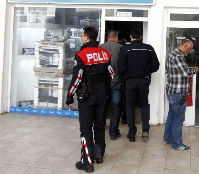 Antalya’da Silahlı Alacak Kavgası: 1 Yaralı