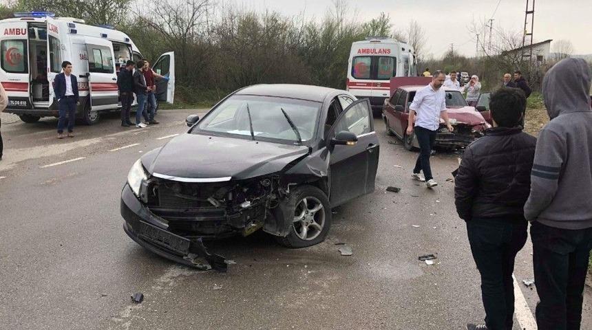 Bartın&rsquo;da Trafik Kazası: 1&rsquo;i Ağır 6 Yaralı