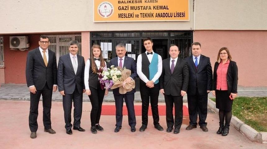 Eğitimde En B&uuml;y&uuml;k Pay &Ouml;ğretmenlerin