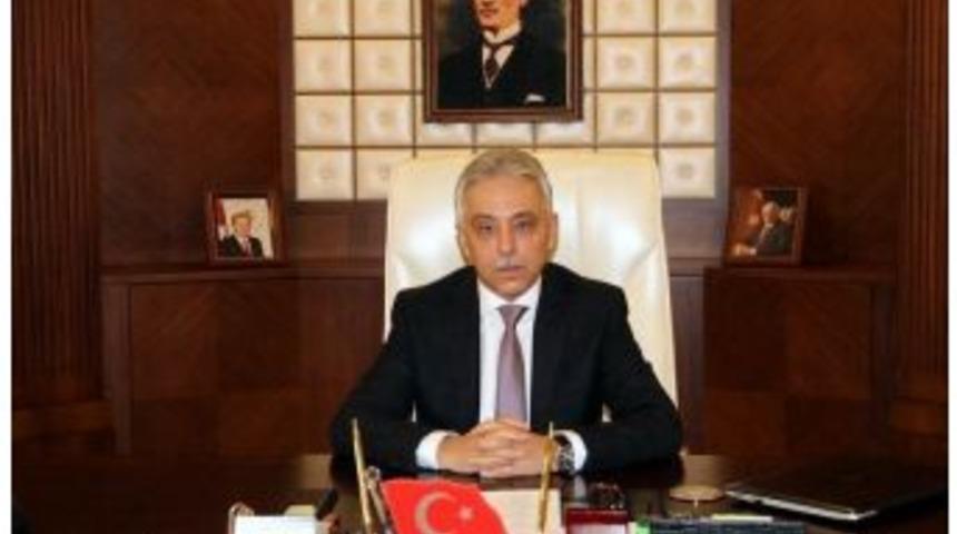 Vali Toprak&rsquo;tan &Ouml;ğretmenler G&uuml;n&uuml; Mesajı