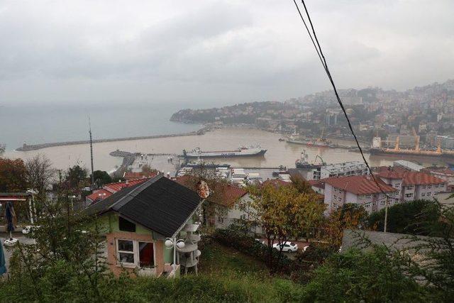 Zonguldak Limanı Sarıya Boyandı