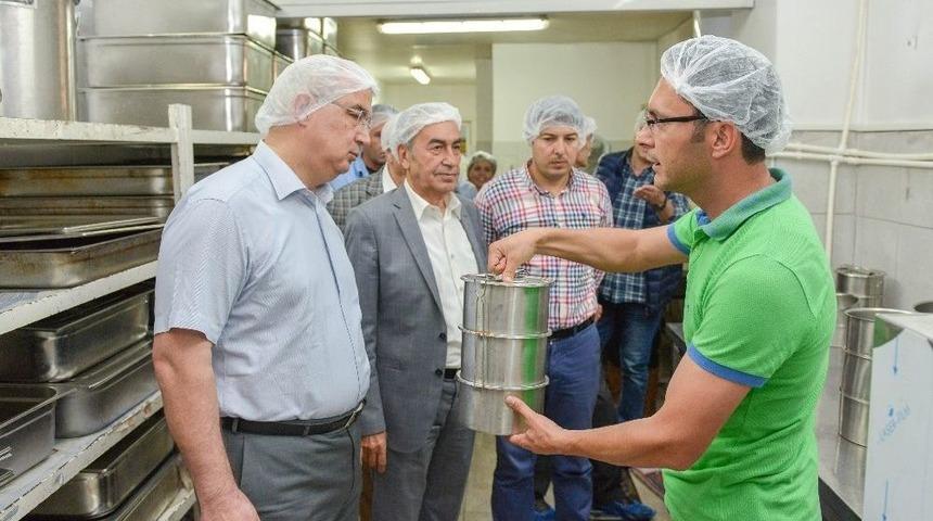 Kaymakam Arısoy, Zeytinyağıyla Yapılan İftar Yemeklerini İnceledi