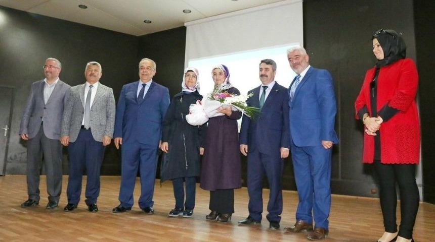 Başkan Kutlu Halk Eğitim Merkezinde Usta &Ouml;ğreticilerle Buluştu