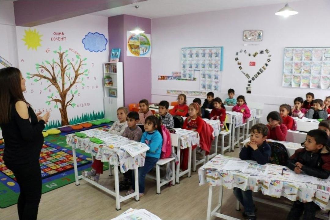 (&ouml;zel Haber) Sınıfta Yaptığı Değişiklikle Devamsızlık Sorununu &Ccedil;&ouml;zd&uuml;