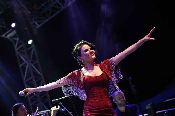 Göksel, Şarampol Şenliklerinde Antalyalıları Coşturdu G2