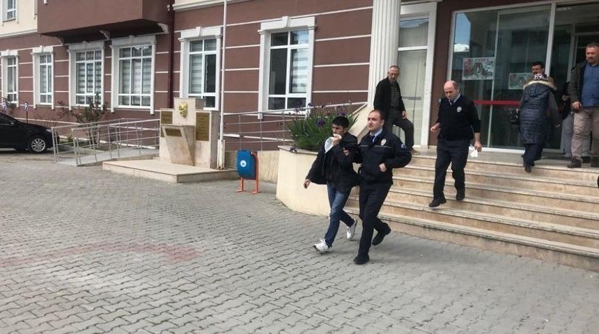 Ayrıldığı Eski Eşinin Kocasını Bı&ccedil;akladı: 1 Yaralı