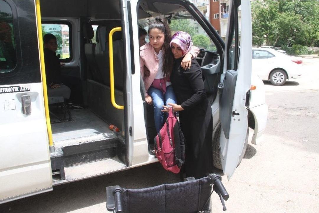 &Ccedil;ocuklarının Hem Annesi, Hem Babası