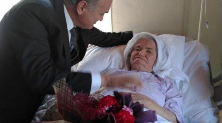 Bakan Faruk Özlü, Annesini Ziyaret Etti