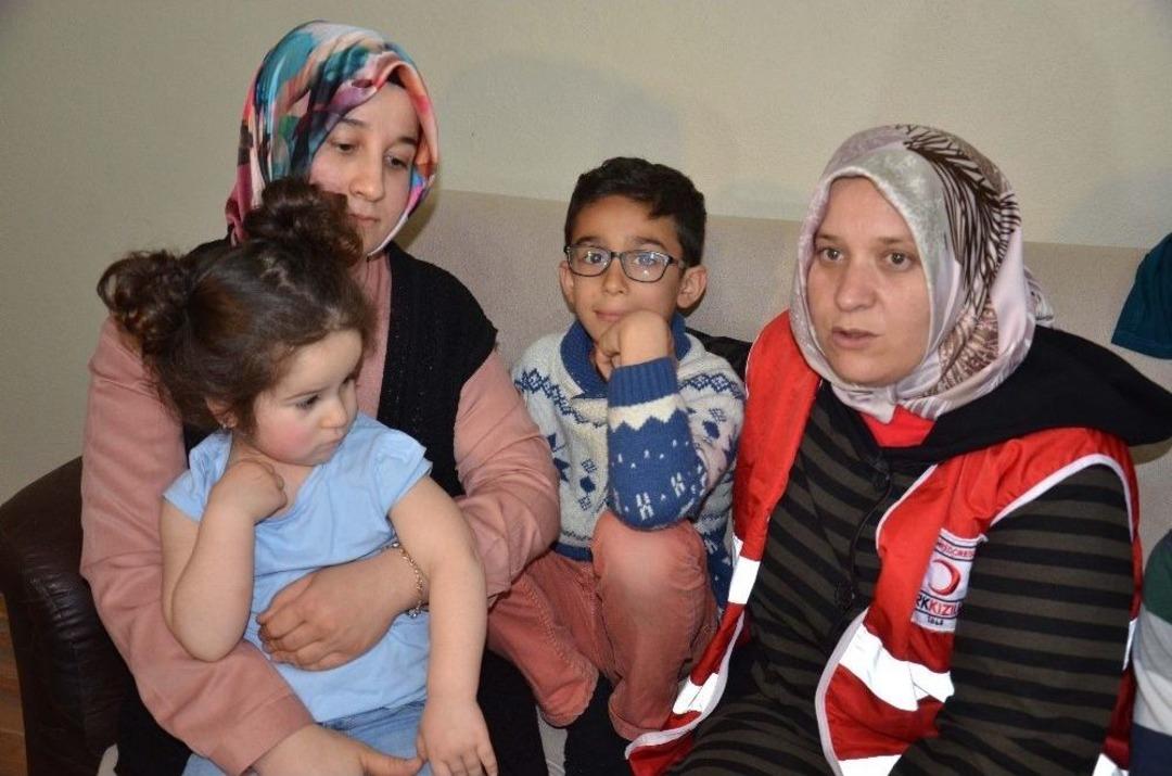 35 Yaşındaki Gen&ccedil; Anne, 12 N&uuml;fusa Bakıyor