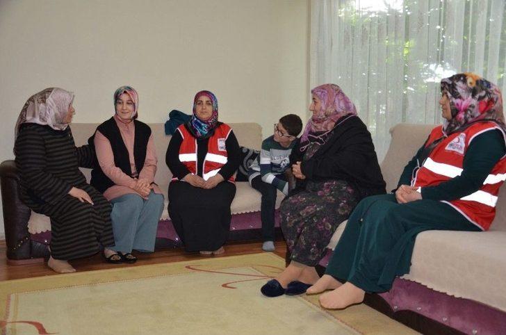 35 Yaşındaki Genç Anne, 12 Nüfusa Bakıyor G2