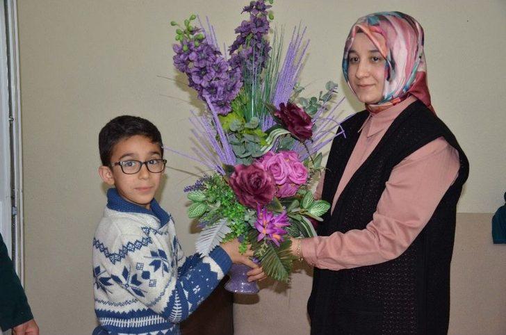 35 Yaşındaki Genç Anne, 12 Nüfusa Bakıyor G4