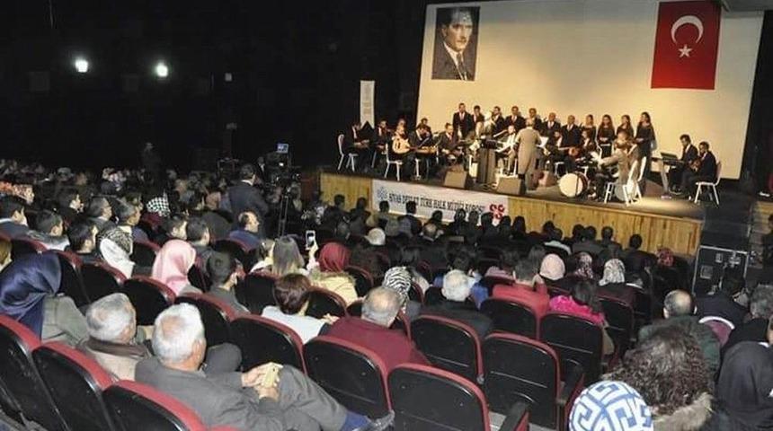 T&uuml;rk Halk M&uuml;ziği Korosu&rsquo;ndan G&uuml;r&uuml;n&rsquo;de Konser