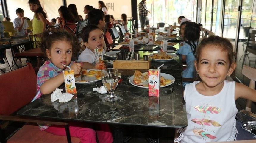 Minik Öğrenciler Anneler Gününü Kutladı