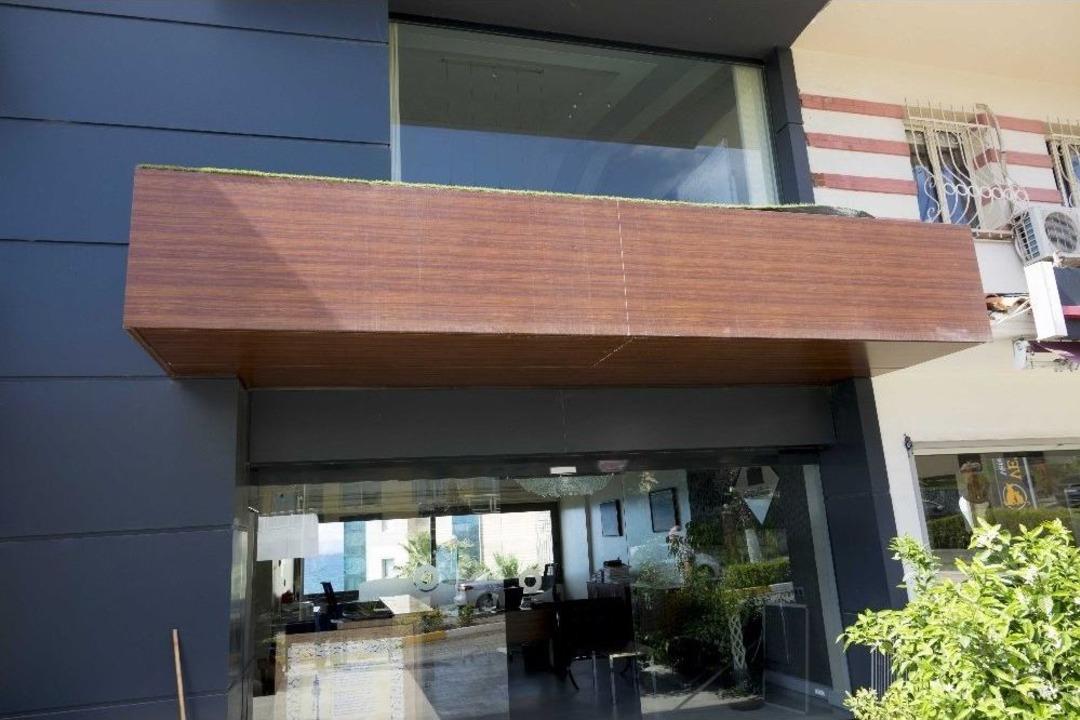 Kuşadası&rsquo;nda Kuveytli Yatırımcı Firmanın Ofisi Kurşunlandı