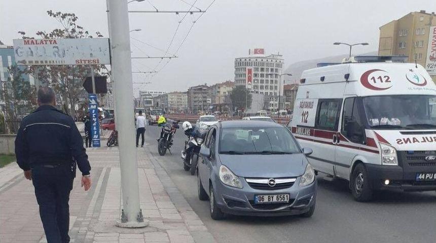 Otomobil İle Motosiklet &Ccedil;arpıştı: 1 Yaralı