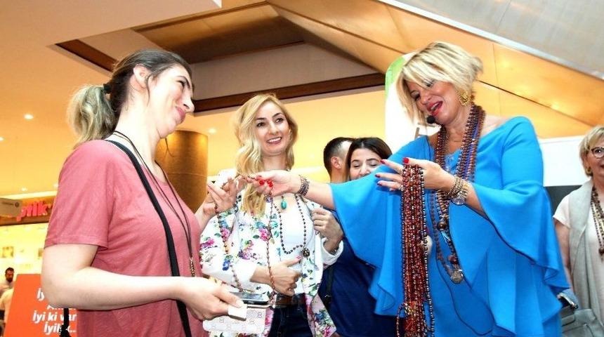 Ayşe Arman: "iyilik Kolyeleri 8 Ayda 330 Bin Tl Yardım Topladı"