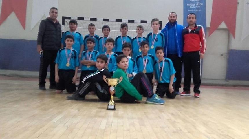 Malatyalı &Ouml;ğrencilerin Hentbol Başarısı