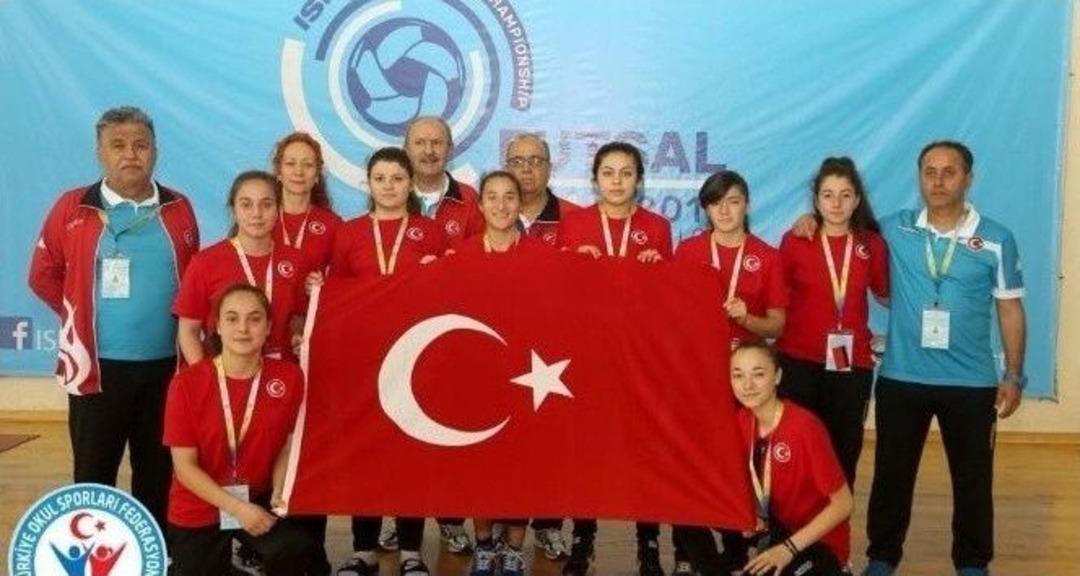 Kız Futsal Mili Takımı D&uuml;nya İkincisi Oldu