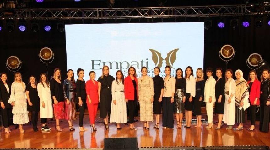 Empati Sertab Erener&rsquo;i Konuk Etti