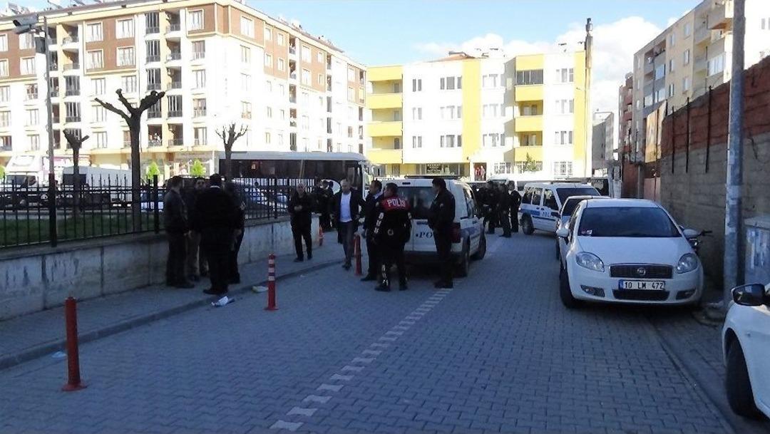 Balıkesir&rsquo;de Silahlı Kavga: 1 Yaralı, 6 G&ouml;zaltı