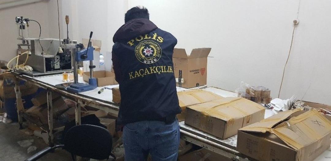 Bah&ccedil;elievler&rsquo;de 2 Milyon Tl&rsquo;lik Sahte Parf&uuml;m Operasyonu