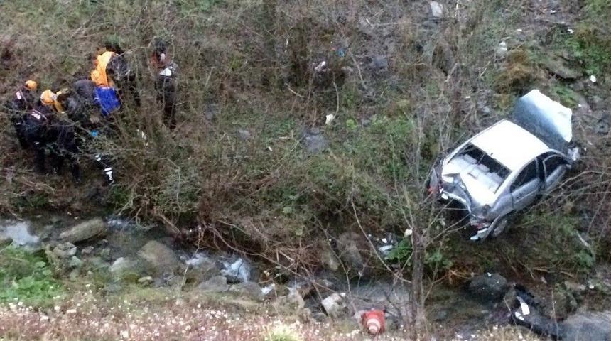 Otomobil Şarampole U&ccedil;tu: 1 Yaralı