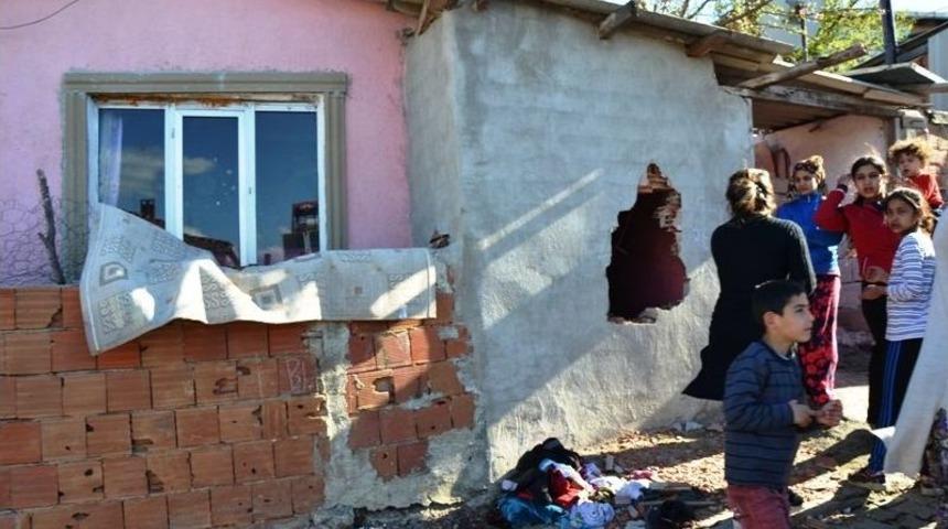 Biga&rsquo;da Yokuş Aşağı Kayan Ara&ccedil; &Ccedil;ocuğa &Ccedil;arptı