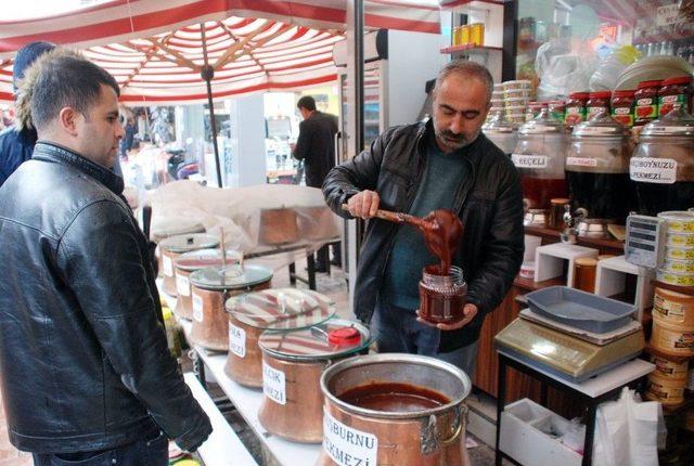 Kış Aylarında Sofraların Vazgeçilmezi ’pekmez’