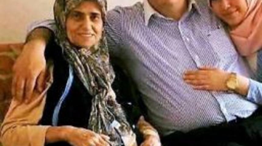 Ak Partili Vekilden Annesine Şarkı