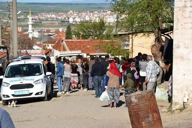 Biga’da Yokuş Aşağı Kayan Araç Çocuğa Çarptı