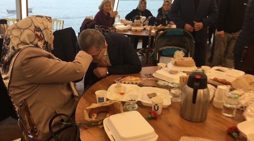 Üsküdar Belediyesi’nden Emekli Öğretmenlere Boğaz Turu