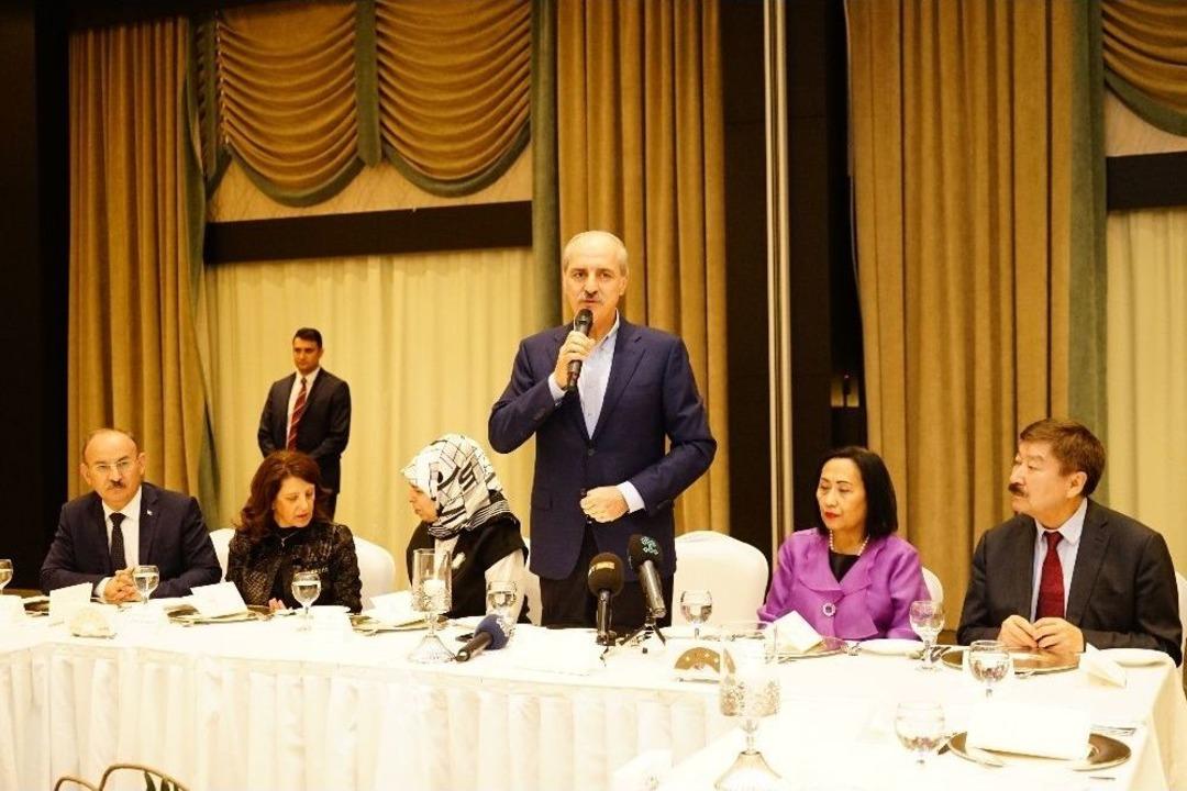 Bakan Kurtulmuş, B&uuml;y&uuml;kel&ccedil;ilerle Yemekte Bir Araya Geldi
