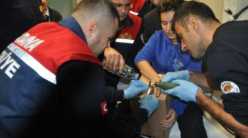 &Ouml;ğrencinin Parmağına Sıkışan Metal Par&ccedil;asını Cankur &Ccedil;ıkardı