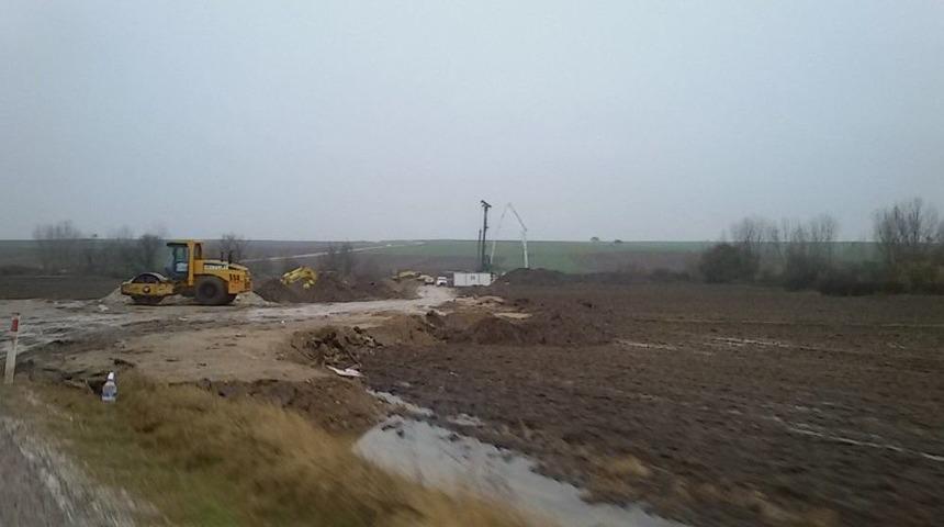 Yapımı Devam Eden Yola Tarlası İsabet Eden Yaşadı