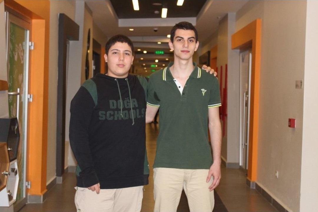 Liseli T&uuml;rk Gen&ccedil;leri Gurur Yaşattı