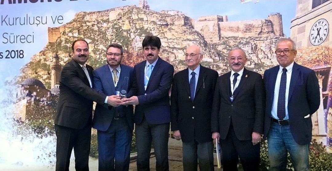 Koyunoğlu M&uuml;ze Ve K&uuml;t&uuml;phanesi&rsquo;ne Tarihi Kentler Birliği&rsquo;nden &Ouml;d&uuml;l