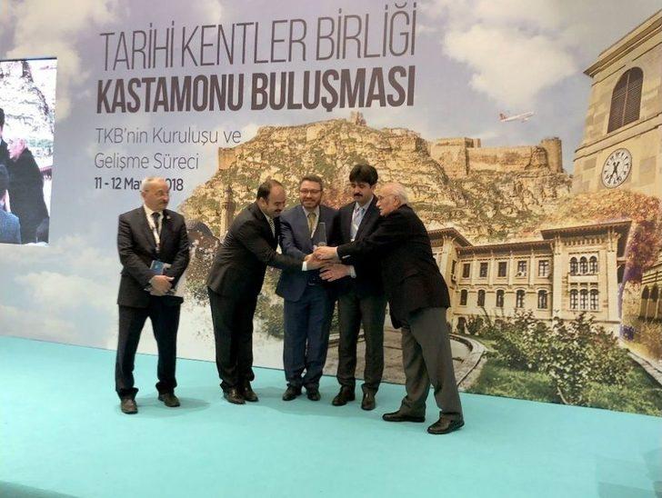 Koyunoğlu Müze Ve Kütüphanesi’ne Tarihi Kentler Birliği’nden Ödül G1