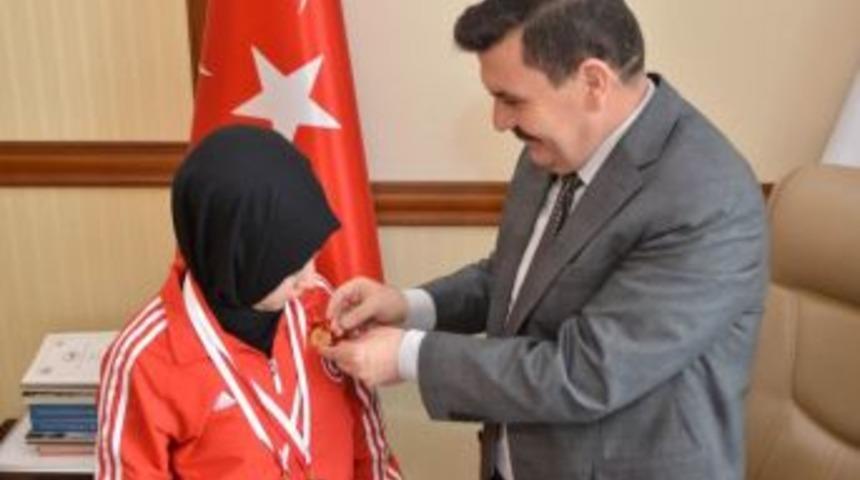 Milli Kayak&ccedil;ı Ayşe Kader Yavuz, D&uuml;nya İkinciliği İle Erzincan&rsquo;ı Gururlandırdı