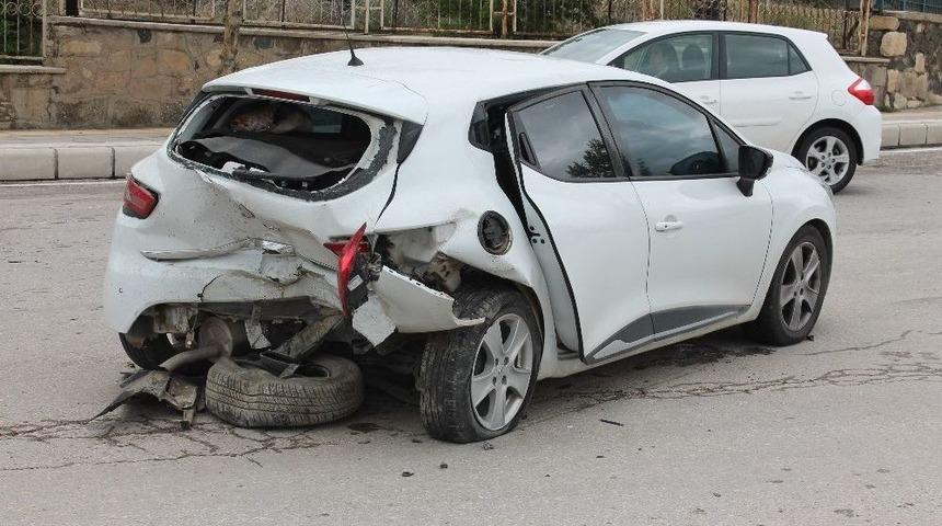 Elazığ’da Trafik Kazası: 3 Yaralı