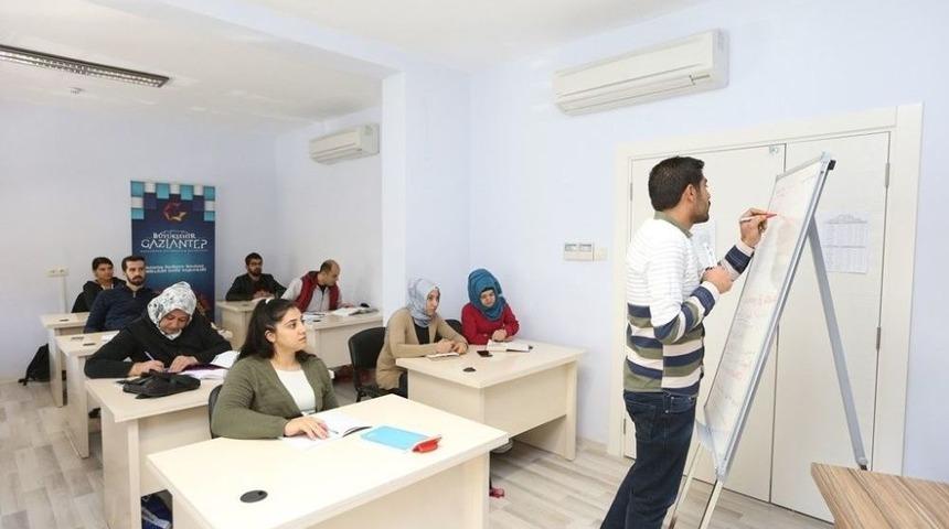 Engeliler Memuriyete Hazırlanıyor.