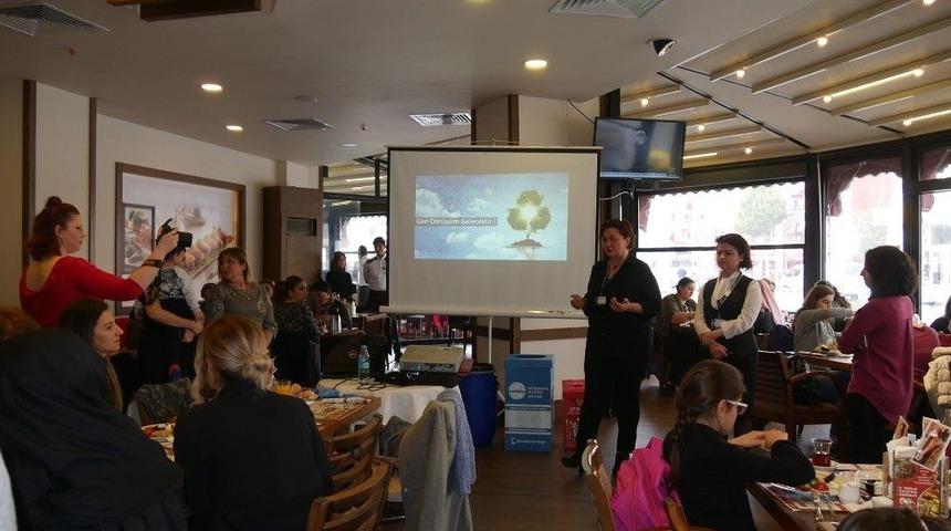 B&uuml;y&uuml;k&ccedil;ekmeceli Annelere Geri D&ouml;n&uuml;ş&uuml;m Anlatılıyor