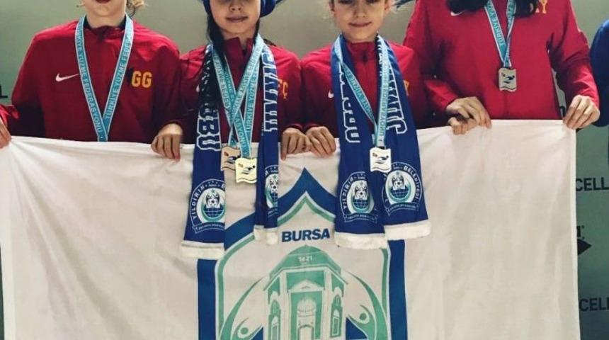 Yıldırımlı Sporcular Havuzdan Altınla &Ccedil;ıktı