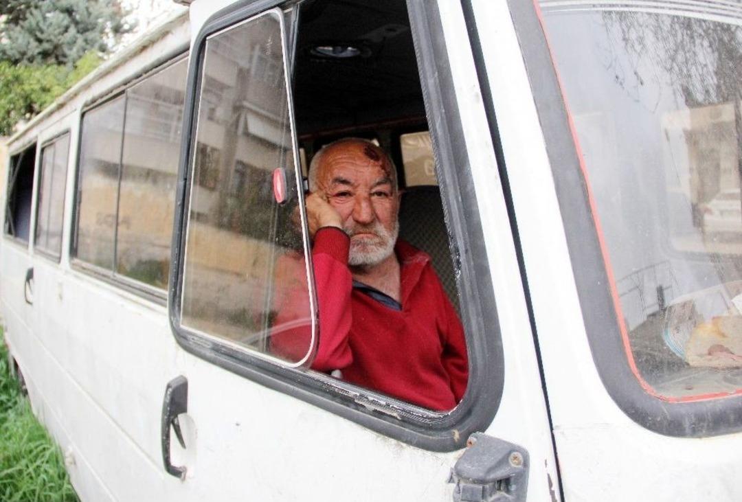 Yaşlı Adamın Minib&uuml;ste Yaşam M&uuml;cadelesi