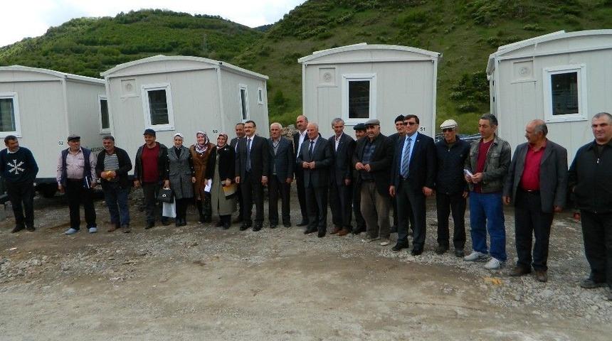 Posof&rsquo;ta &Ccedil;obanlara Seyyar Evler Verildi