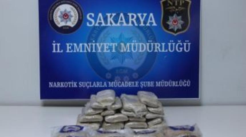 Peynir Bidonlarının İ&ccedil;indeki Uyuşturucu Sevkıyatına Polis Engeli