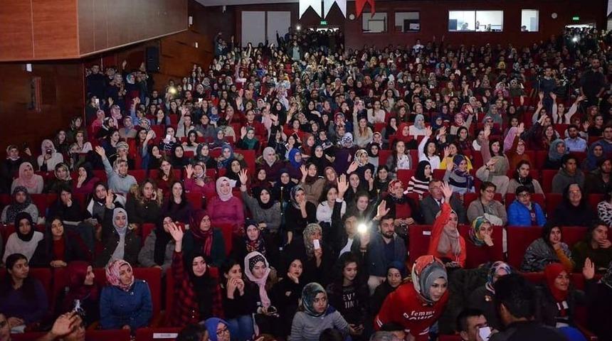 &Uuml;niversite &Ouml;ğrencilerine "nebi&rsquo;nin Ayak İzleri" Anlatıldı