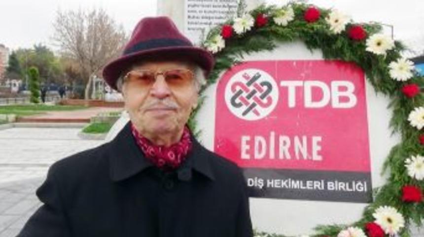 60 Yıllık Diş Hekimi: "6 Seneden Beri Aynı Diş Fır&ccedil;asını Kullananları Biliriz"