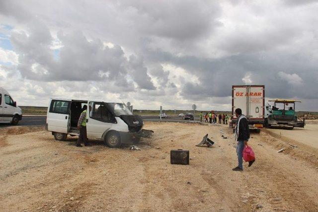 Kontrolden Çıkan Tır Yol Çalışması Yapan İşçilerin Arasına Daldı: 3 Yaralı