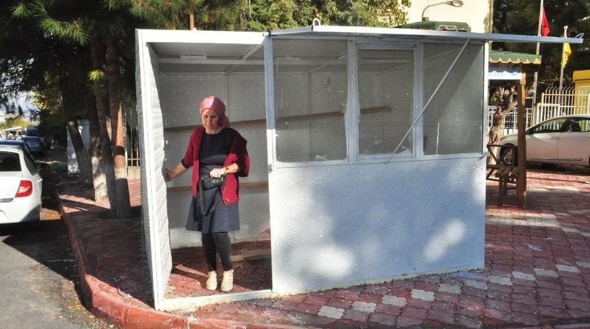 Bileziğini Satarak B&uuml;fe Yaptı Ama İ&ccedil;ini Dolduramıyor